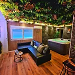 Relax Spa-4 Pers-jacuzzi-parking-jardin-clim-colmar アパート